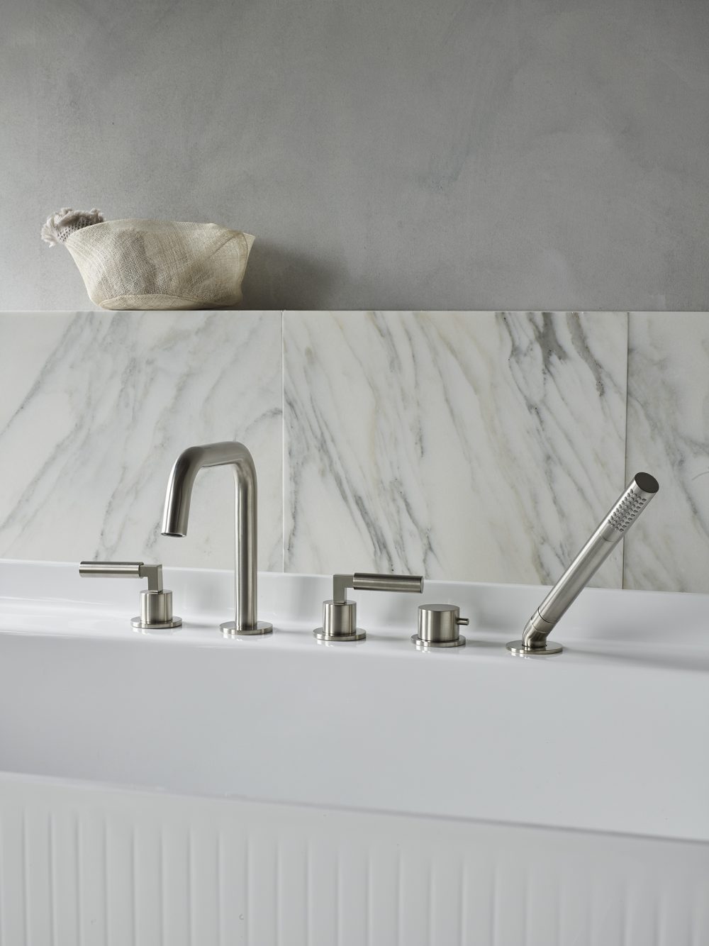 COALBROOK ZURICH  5TH DECK MOUNTED SWIVEL SPOUT BATH FILLER WITH PULL OUT HANDSHOWER